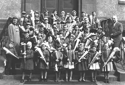 Klassenfoto des Jahrganges ’72 anlässich des Treffens am 1. Mai 2003 in Dresden