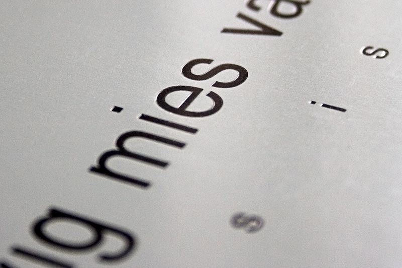 Bleisatz, Helvetica 36 und 20 Punkt, gedruckt auf Chromolux-Karton
